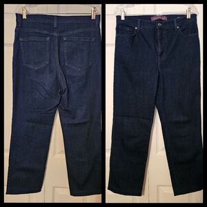 #090 Gloria Vanderbilt " Amanda" Dark Wash Straight Leg Jeans